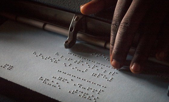 Le braille, un outil toujours essentiel à l’inclusion sociale